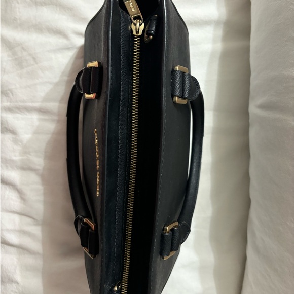 Michael Kors black leather hand bag with adjustable, detachable shoulder strap - Picture 6 of 8